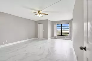 2200 S Cypress Bend Dr, Pompano Beach, FL 33069 - Photo 6