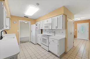 9401 NW 70th Pl, Tamarac, FL 33321 - Photo 10