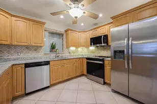 384 NW 23rd St, Boca Raton, FL 33431 - Photo 36