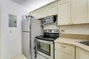 1112 Green Pine Blvd, West Palm Beach, FL 33409 - Photo 10