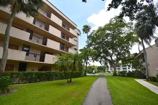 2768 S Carambola Circle S, Coconut Creek, FL 33066 - Photo 2