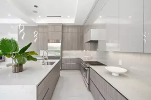 261 NW 8th St, Boca Raton, FL 33432 - Photo 14