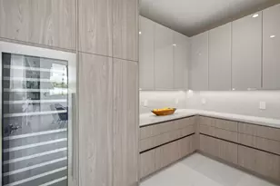 261 NW 8th St, Boca Raton, FL 33432 - Photo 16