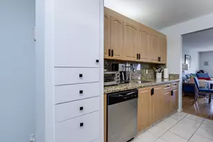 12900 SW 13th St, Pembroke Pines, FL 33027 - Photo 8