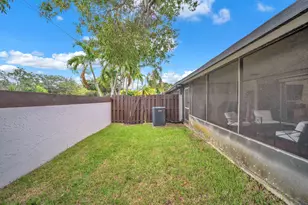 9879 NW 16th Ct, Pembroke Pines, FL 33024 - Photo 24