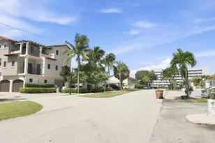 1945 NE 4th St, Deerfield Beach, FL 33441 - Photo 8
