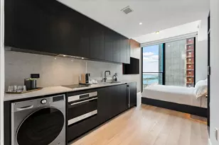 20 NE 11th St, Miami, FL 33132 - Photo 6
