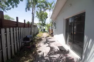 909 NE 12th Ave, Pompano Beach, FL 33060 - Photo 10