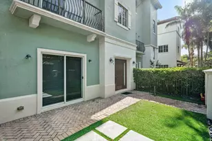 48 NW Hawthorne Pl, Boca Raton, FL 33432 - Photo 30