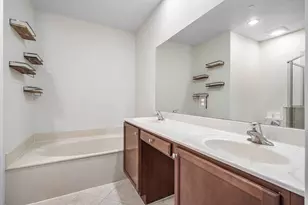 48 NW Hawthorne Pl, Boca Raton, FL 33432 - Photo 16