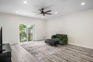 48 NW Hawthorne Pl, Boca Raton, FL 33432 - Photo 10