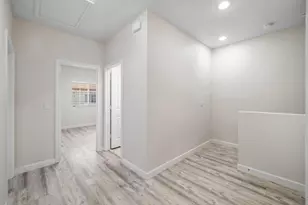 48 NW Hawthorne Pl, Boca Raton, FL 33432 - Photo 18