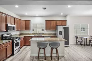48 NW Hawthorne Pl, Boca Raton, FL 33432 - Photo 2