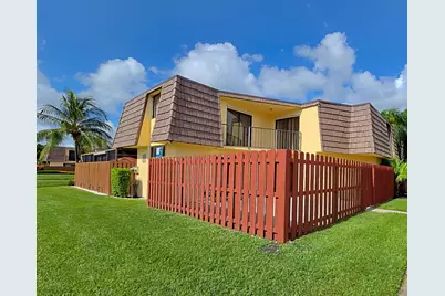 22 Springdale Circle, Palm Springs, FL 33461 - Photo 1