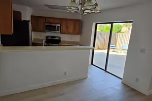 22 Springdale Cir, Palm Springs, FL 33461 - Photo 10