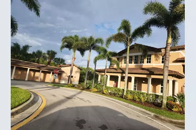 502 SW 147th Avenue, Pembroke Pines, FL 33027 - Photo 2
