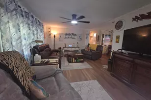 8020 SE Shenandoah Dr, Hobe Sound, FL 33455 - Photo 4