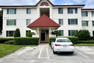 108 Half Moon Cir, Hypoluxo, FL 33462 - Photo 1
