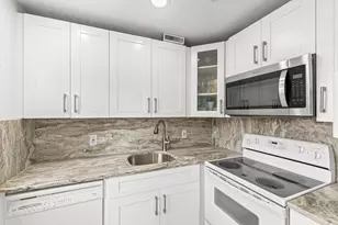 265 Newport R Dr, Deerfield Beach, FL 33442 - Photo 4