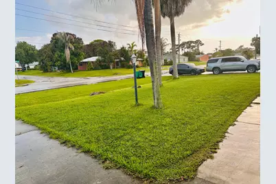 637 SE Thornhill Drive, Port Saint Lucie, FL 34983 - Photo 2