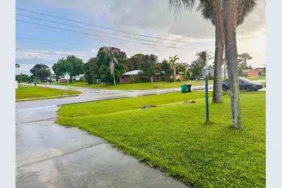 637 SE Thornhill Drive, Port Saint Lucie, FL 34983 - Photo 4