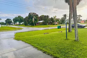 637 SE Thornhill Dr, Port Saint Lucie, FL 34983 - Photo 4