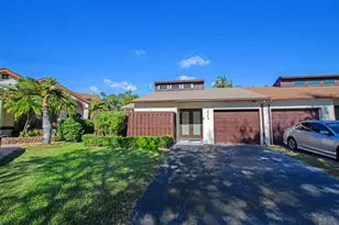 10048 SW 16th St, Pembroke Pines, FL 33025 - Photo 2
