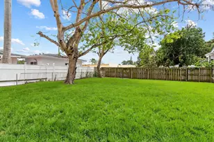 2434 McKinley St, Hollywood, FL 33020 - Photo 12