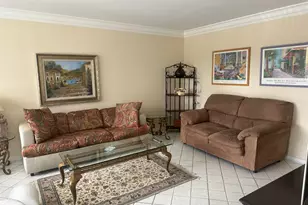 154 Windsor G, West Palm Beach, FL 33417 - Photo 2