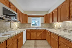1745 NE 36th St, Oakland Park, FL 33334 - Photo 18