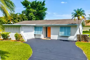 10100 NW 71st Pl, Tamarac, FL 33321 - Photo 2