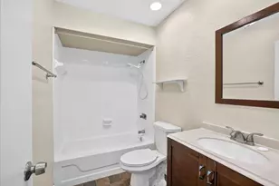 10100 NW 71st Pl, Tamarac, FL 33321 - Photo 16