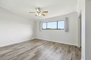 642 NE 195th St, Miami, FL 33179 - Photo 16