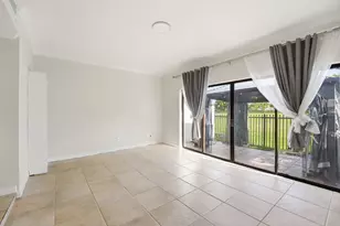 642 NE 195th St, Miami, FL 33179 - Photo 10