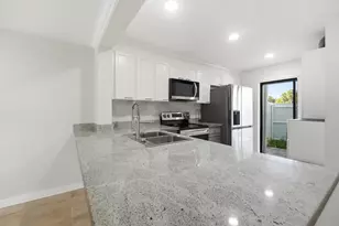 642 NE 195th St, Miami, FL 33179 - Photo 2