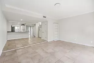 642 NE 195th St, Miami, FL 33179 - Photo 8