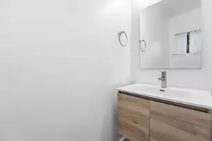 642 NE 195th St, Miami, FL 33179 - Photo 18