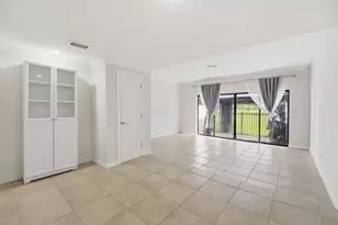 642 NE 195th St, Miami, FL 33179 - Photo 6