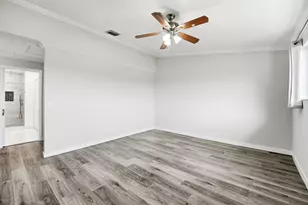 642 NE 195th St, Miami, FL 33179 - Photo 14