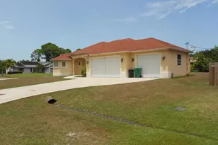 1221 SE Navajo Ln, Port Saint Lucie, FL 34983 - Photo 2