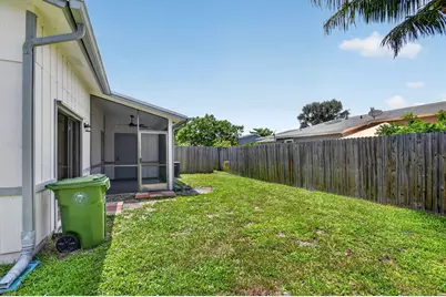 3221 Foxridge Court, Palm Springs, FL 33461 - Photo 20