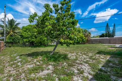925 S Pine Street, Lake Worth, FL 33460 - Photo 18