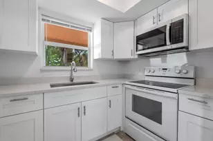 925 S Pine St, Lake Worth, FL 33460 - Photo 2