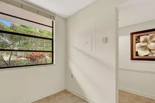 3636 Whitehall Dr, West Palm Beach, FL 33401 - Photo 4