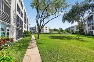 3186 Via Poinciana, Lake Worth, FL 33467 - Photo 46
