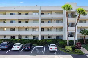 3186 Via Poinciana, Lake Worth, FL 33467 - Photo 4