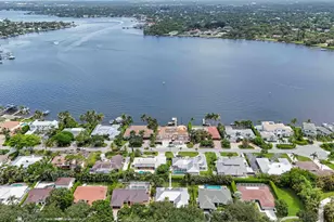 9746 SE Landing Pl, Tequesta, FL 33469 - Photo 2