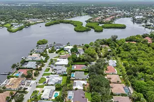 9746 SE Landing Pl, Tequesta, FL 33469 - Photo 4