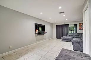 10723 NW 11th St, Pembroke Pines, FL 33026 - Photo 6