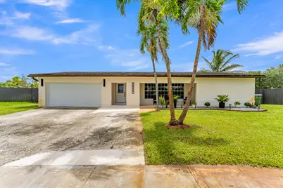 8880 NW 7th Street, Pembroke Pines, FL 33024 - Photo 42